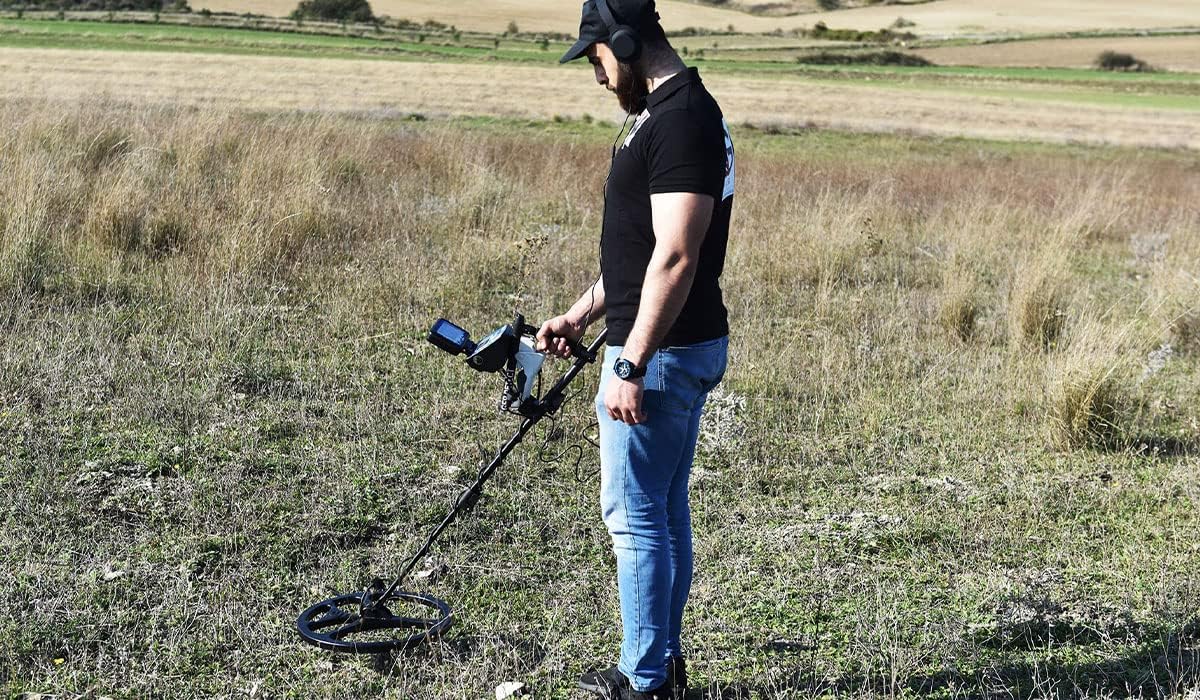 GER Detect Titan 1000 Long Range Metal Detector with 8" and 17" Coils